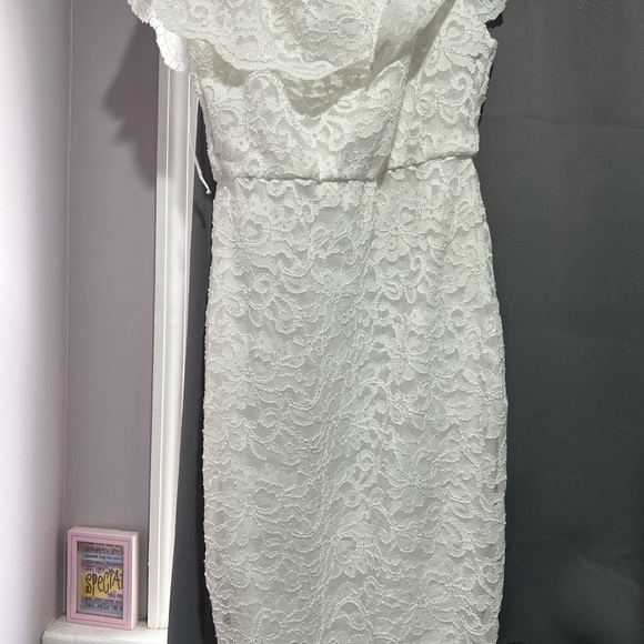 White lace off the shoulder dress - Picture 3 of 3